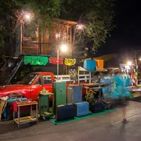 Bertandang ke Bangkok? Jangan lewatkan kunjungan ke pasar-pasar malam berikut ini.