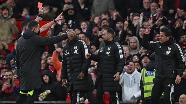 Foto: Drama 3 Kartu Merah yang Diterima Fulham, MU Melangkah ke Semifinal Piala FA 2022 / 2023