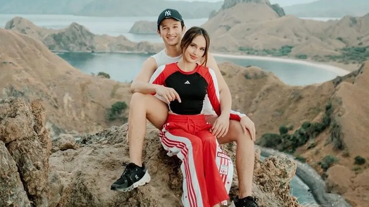 [Fimela] Cinta Laura dan Arya Vasco