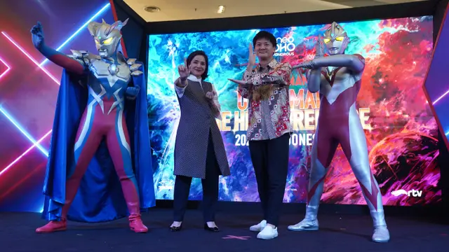 Ultraman Zero; Silviyanti Dwi Aryati, Asst. Marcomm & Relation GM of Central Park & Neo Soho; Takeshi Hashimoto General Manager International Business Development of Tsuburaya Productions; Ultraman Arc