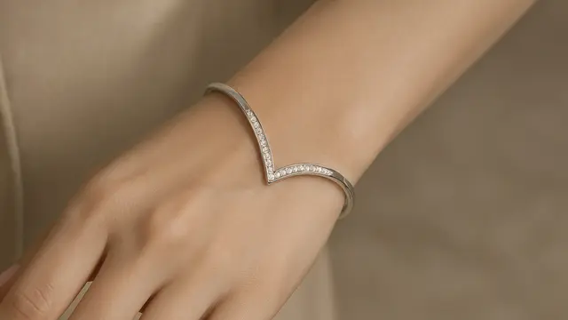 Model Gelang Bentuk V yang Elegan