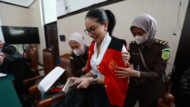 Nikita Mirzani Jalani Sidang Perdana Kasus Pemerasan dan Pengancaman