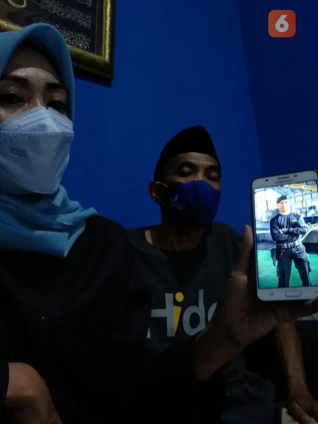 Keluarga Kopda Kharisma, kru KRI Nanggala 402 yang gugur di selat Bali (Fauzan/Liputan6.com)