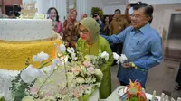 Mufidah Kalla, istri Wakil Presiden Jusuf Kalla merayakan Hari Ulang Tahun (HUT) ke-76 pada Senin (12/2/2019).