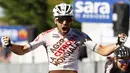 Pembalap Italia dari tim AG2R, Andrea Vendrame memenangi etape ke-12 Balap Sepeda Giro d'Italia 2021 antara Siena, Tuscany dan Bagno di Romagna sejauh 212 km, Kamis (20/5/2021). (AFP/Luca Bettini)