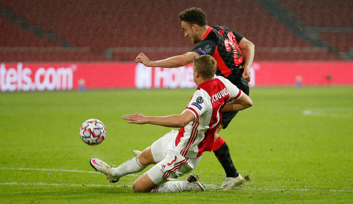 FOTO: Liverpool Curi Kemenangan di Markas Ajax - Bola ...