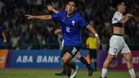 Penyerang Timnas Kamboja U-22, Ky Rina merayakan gol yang ia cetak ke gawang Timnas Filipina U-22 pada babak grup SEA Games 2023, Selasa (2/5/2023) (Dok. AFC)
