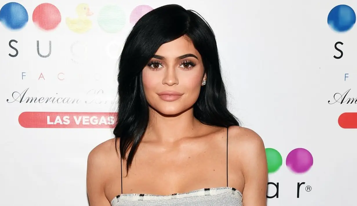 Kylie Jenner sendiri diperkirakan akan melahirkan di bulan Februari mendatang. (Ethan Miller/Getty Images/US Magazine)