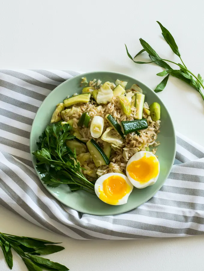 Contoh ilustrasi makanan clean eating