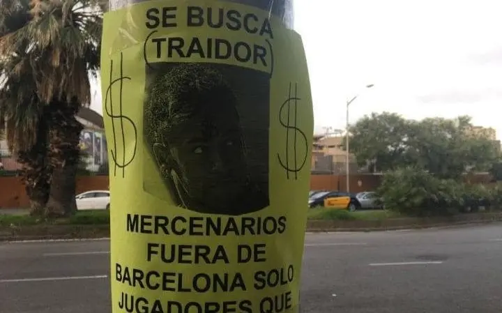 Poster yang menyebut Neymar sebagai pengkhiatat dan pemburu harta. (Twitter)