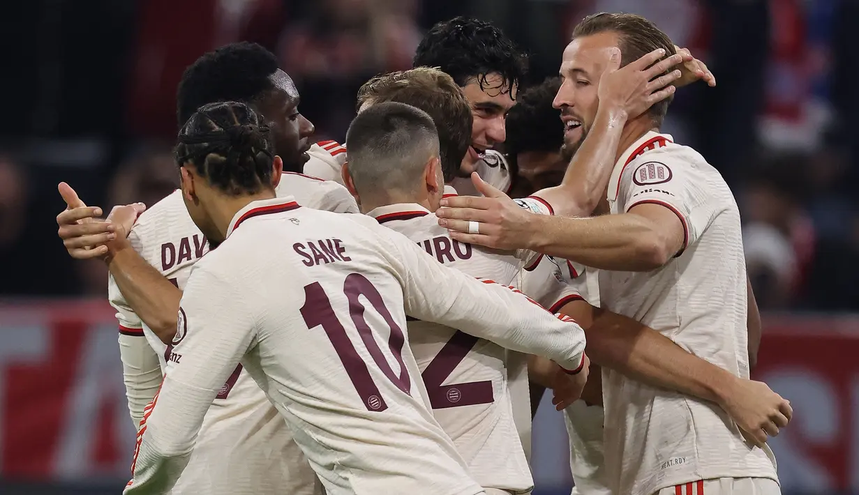 Pemain Bayern Munchen merayakan gol yang dicetak oleh Harry Kane pada laga Liga Champions 2024/2025 melawan Dinamo Zagreb di Allianz Arena, Munchen, Jerman, Rabu (18/09/2024). (AFP/Alexandra Beier)