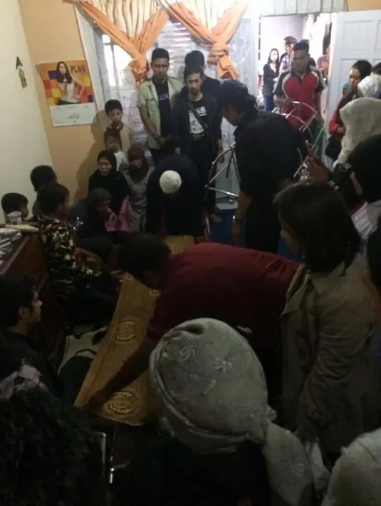 Irena Justine tiba-tiba jatuh, saat itulah langsung dilarikan ke rumah sakit Siloam, Kebon Jeruk Jakarta. Hingga nyawanya tidak tertolong lagi. (dok. Pribadi HildaVitria Khan/Bintang.com)