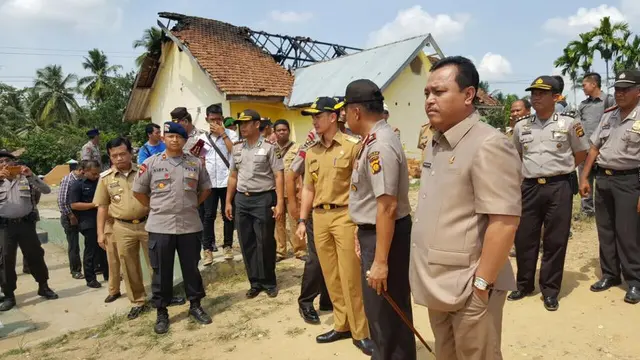 Mapolsek Tabir dibakar massa