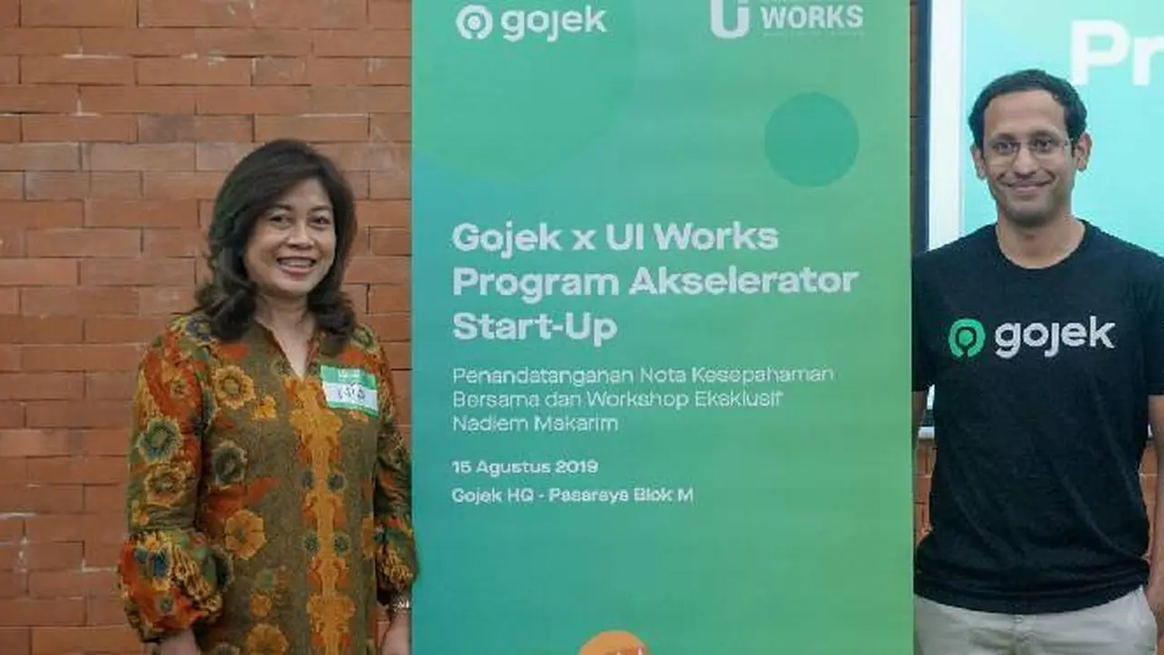 Direktur Pengelolaan dan Pengembangan Unit-unit Usaha (DPPU) UI Dr. drg. Nia Ayu Ismaniati, MDSc., Sp.Ort.(K) bersama CEO Gojek Nadiem Makarim.