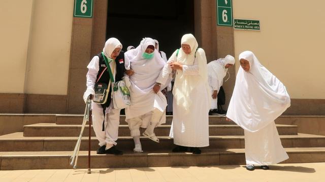 Jemaah haji Indonesia usai melaksanakan Miqat di Bir Ali. Foto: Darmawan/MCH
