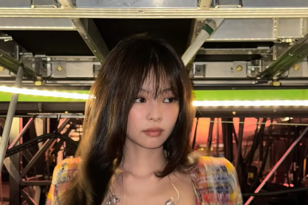 Potret Jennie BLACKPINK Tampil dengan Gaya Rambut Berponi, Disebut Makin Imut