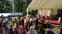 Kesenian Sunda saat acara silaturahmi Idulfitri 1439 H di Kediaman Dinas Dubes Indonesia di London (Liputan6.com/Istimewa)
