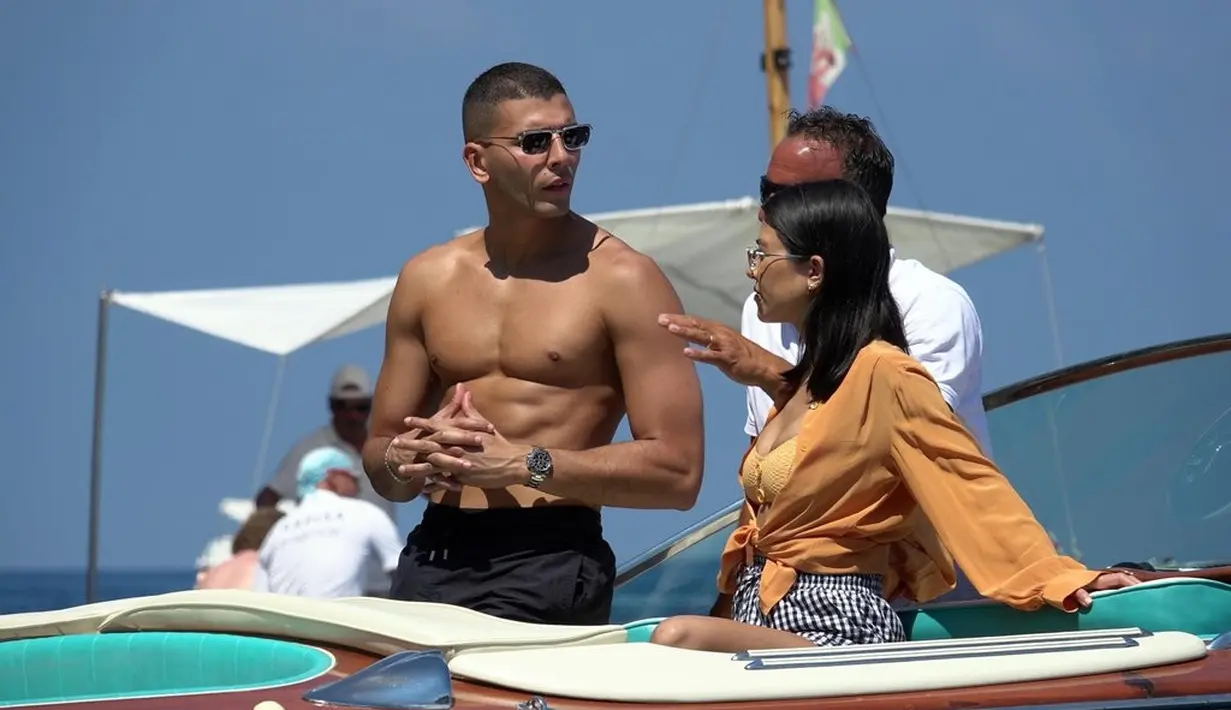 Kourtney Kardashian dan Younes Bendjima sendiri sudah berpacaran lebih dari satu tahun. (Popsugar)