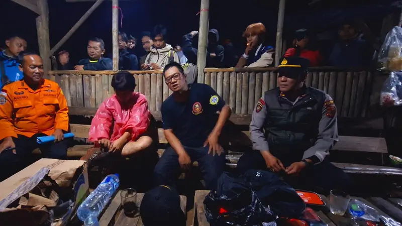 Pendaki yang Jatuh ke Lembah Gunung Burangrang Ditemukan Setelah 8 Jam Pencarian, Begini Kondisinya - Regional Liputan6.com