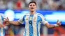 Striker berusia 24 tahun, Julian Alvarez yang musim ini akan menjalani musim ketiga bersama Manchester City akan membela Timnas Argentina di Olimpiade Paris 2024. Pelatih Javier Mascherano akan memplotnya sebagai striker utama. Pengalamannya mentas bersama timnas senior dengan koleksi 36 caps dengan torehan 9 gol tentu akan jadi motivasi tersendiri baginya. (AFP/Charly Triballeau)