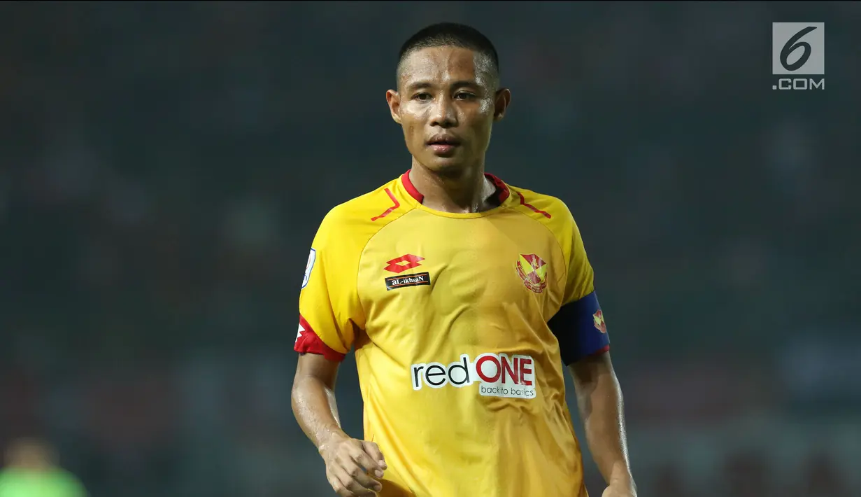 Pemain tengah Selangor FA, Evan Dimas Darmono saat laga persahabatan melawan Persija di Stadion Patriot Candrabhaga, Bekasi, Kamis (6/9). Persija kalah 1-2. (Liputan6.com/Helmi Fithriansyah)