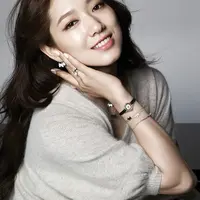 Rambut panjang semakin memancarkan kecantikan Park Shin Hye yang seakan tidak pernah luntur | via: 1.bp.blogspot.com