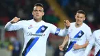 Penyerang Inter Milan Lautaro Martinez melakukan selebrasi setelah mencetak gol saat pertandingan sepak bola Serie A Italia melawan Lecce di Stadion Ettore Giardiniero, Lecce, pada 25 Februari 2024. (Carlo Hermann/AFP)