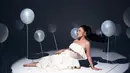 Sembari dikelilingi balon, Rachel mengungkapkan bahwa setiap balon adalah pengingat akan dukungan dan inspirasi yang membawanya sampai di titik ini. [@rachelvennya].