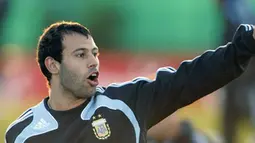 Gelandang Argentina, Javier Mascherano sedang berlatih di Ezeiza, Buenos Aires pada 2 Juni 2009. Argentina versus and Kolombia pada 6 Juni 06 dalam kualifikasi PD 2010 di Stadion Monumental. AFP PHOTO/JUAN MABROMATA