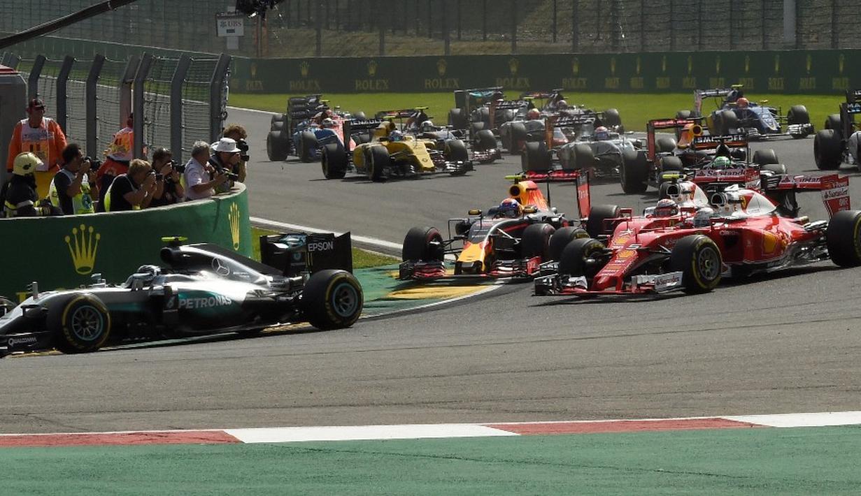 Suasana balapan F1 GP Belgia di di Sirkuit Spa-Francorchamps, Minggu (28/8/2016). Lewis Hamilton mengawali balapan dari posisi ke-21 dan menyelesaikan balapan di podium ketiga. (AFP/John Thys)