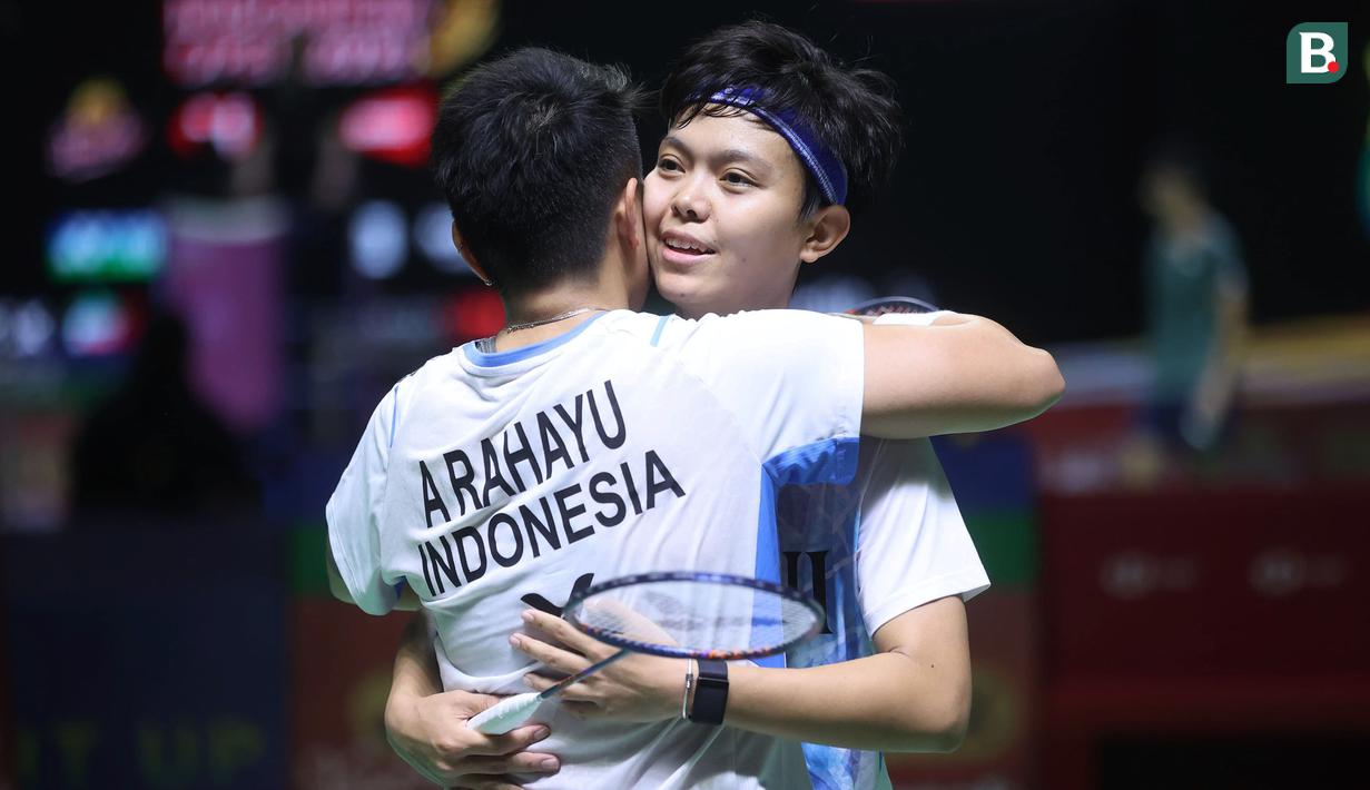 <p>Selebrasi kemenangan Ganda putri Indonesia, Apriyani Rahayu/Siti Fadia Silva Ramadhanti setelah mengalahkan pasangan Thailand, Jongkolphan Kititharakul/Rawinda Prajongjai pada laga babak 32 besar Indonesia Open 2024 di Istora Senayan, Jakarta, Selasa (4/6/2024). Apriyani Rahayu/Siti Fadia Silva Ramadhanti menang rubber game 21-17, 16-21 dan 21-14. (Bola.com/M Iqbal Ichsan)</p>
