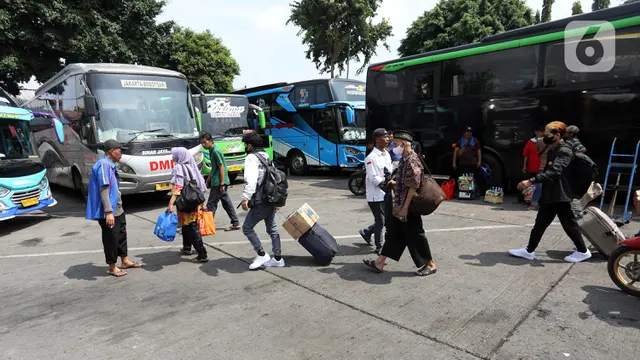 Hindari Macet, Pemudik Sudah Padati Terminal Kalideres di H-4 Lebaran