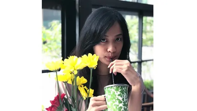 5 Potret Calon Istri Asta Gitaris RAN, Disebut Netizen Mirip Vanessa Angel