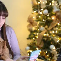 "Aku tetep suka pekerjaan aku sekarang. Aku suka menghibur orang, aku suka orang mengapresiasi karya aku, jadi aku suka jadi artis," tambahnya. (Adrian Putra/Bintang.com)