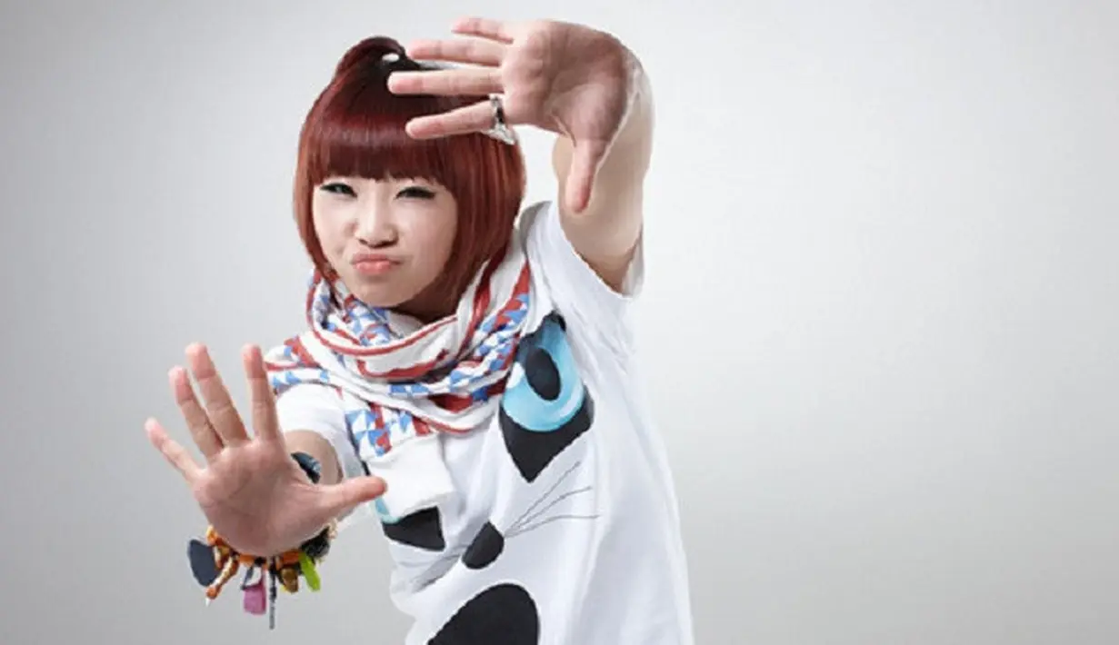 2NE1 merupakan salah satu girlband populer di masanya. Minzy 2NE1 ternyata memulai debut di industri K-Pop sejak umur 15 tahun. (Foto: soompi.com)