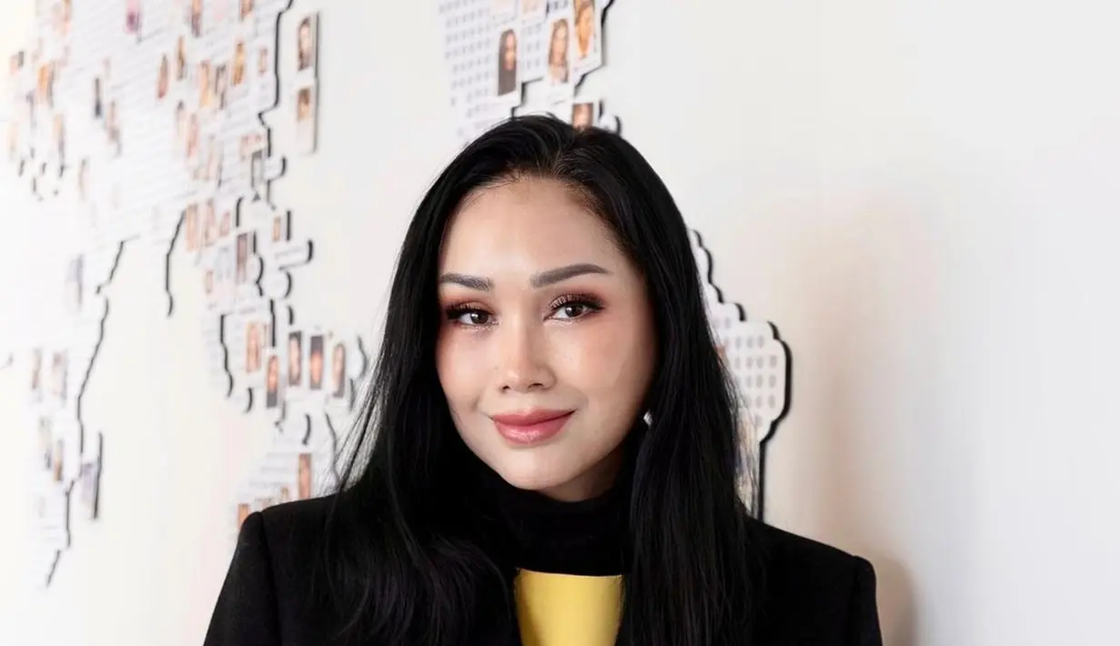 Potret terbaru Titi DJ setelah operasi anti-aging dengan pulasan makeup minimalis. [@ti2dj]