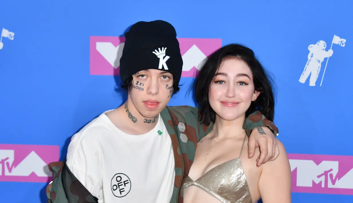 Ia bahkan mengatakan alasan mereka putus adalah karena Noah berselingkuh. (ANGELA WEISS  AFP)