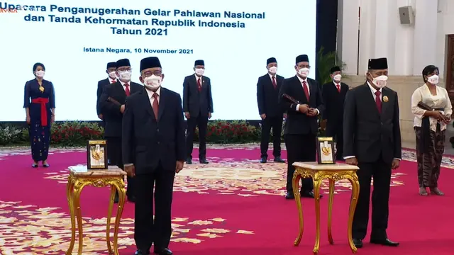 Penganugerahan Tanda Kehormatan Bintang Jasa kepada 300 tenaga kesehatan