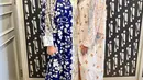 Annisa Pohan lewat brandnya Hana meluncurkan kaftan cocok untuk Ramadan. Salah satunya warna bright dengan motif floral. [@annisayudhono]