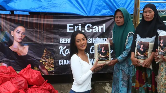 Erika Carlina saat mengunjungi pengungsian korban gempa Cianjur, Minggu (25/12/2022)