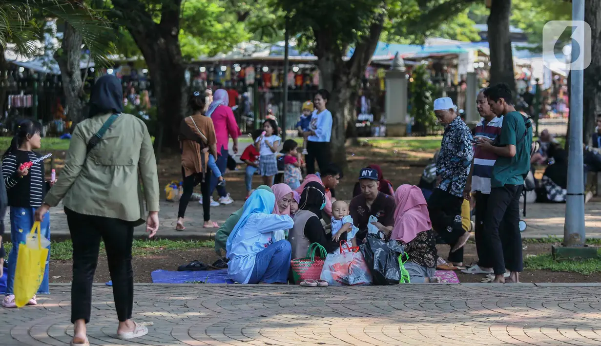 Selain murah, berwisata di Monas juga bisa menjadi tempat mengedukasi anak anak. (Liputan6.com/Angga Yuniar)