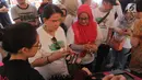 Deputi Bidang Pengawas Obat Tradisional Suplemen Kesehatan dan Kosmetik BPOM Mayagustina Andarini menghadiri kampanye Cerdas Memilih dan Menggunakan Kosmetik Aman dan Bermutu di Pusat Grosir Asemka, Jakarta, Sabtu (24/11). (Liputan6.com/Herman Zakharia)