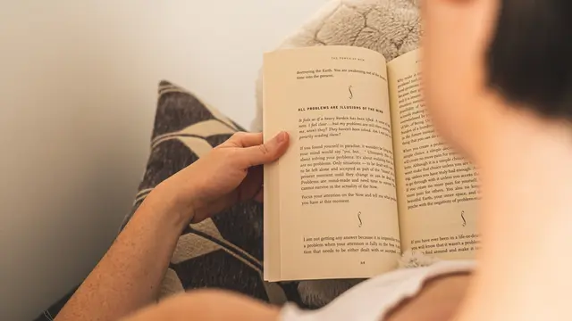 Ilustrasi membaca buku, puisi