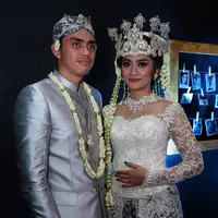 Yang pasti, mereka berusaha untuk berkomitmen ketika memutuskan untuk bersama mengarungi bahtera rumah tangga. (Deki Prayoga/Bintang.com)