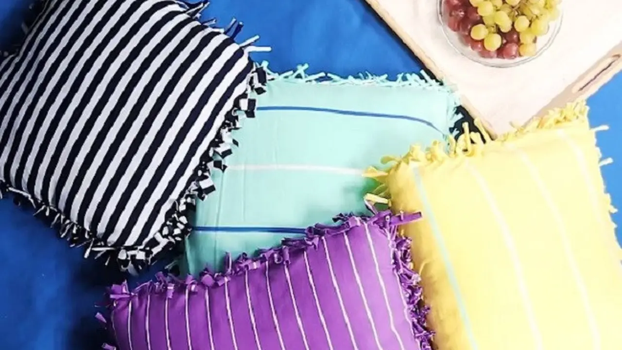 Buat Sendiri Sarung Bantal dari Kaos Bekas Tanpa Dijahit