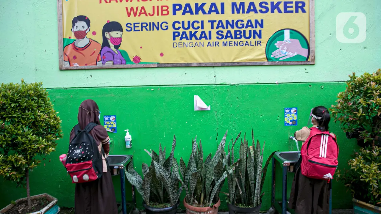 Uji coba pembelajaran tatap muka hari pertama