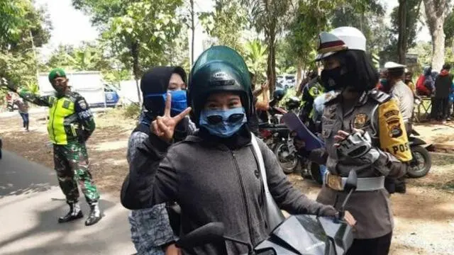 Kumpulan Potret Pemotor Tetap Ingin Eksis Meskipun Ditilang Polisi