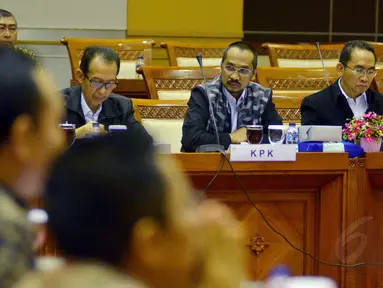 Pimpinan KPK melakukan Rapat Dengar Pendapat bersama Komisi III DPR RI di Gedung Parlemen Senayan, Jakarta, Senin, (1/12/2014). (Liputan6.com/Andrian Martinus Tunay)
