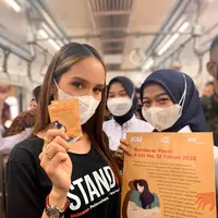 Cinta Laura sosialisasikan metode intervensi 5D untuk melawan pelecehan seksual di ruang publik. (Foto: Dok/Fimela/Hilda Irach).