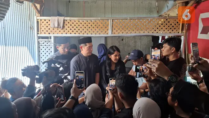 <p>CEO Grab Anthony Tan dan rombongan manajemen bertemu dengan keluarga Rusdamdiansyah di Makassar, Senin (1/9/2025). (Liputan6.com/ Fauzan Sulaiman)</p>